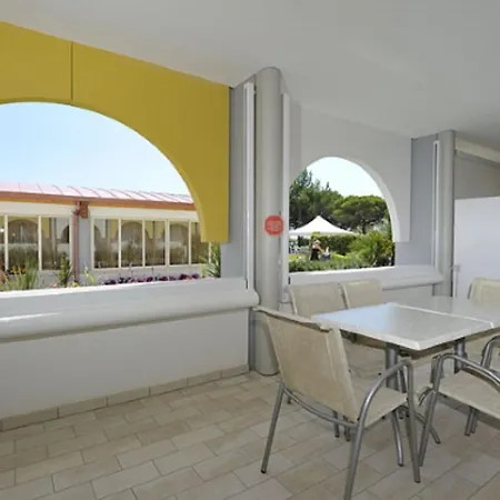Lägenhet Spacious Flat With A Bright Terrace