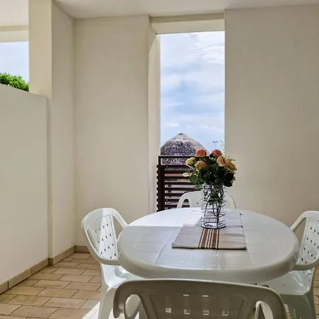Spacious Flat With A Bright Terrace Lägenhet *