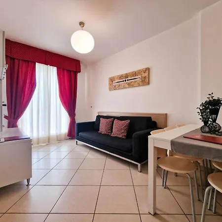 Spacious Flat With A Bright Terrace Lägenhet