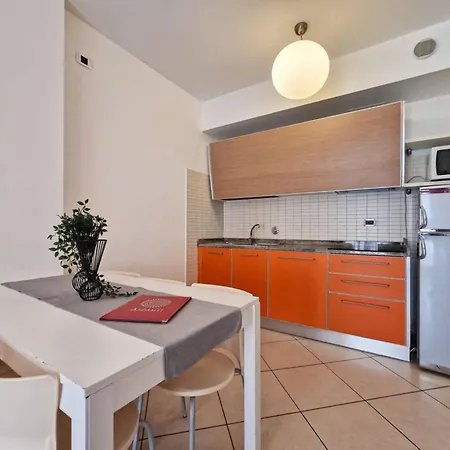 Lägenhet Spacious Flat With A Bright Terrace *